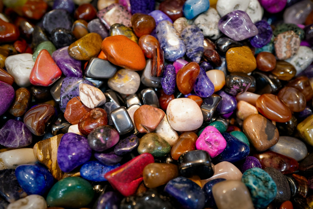 white blue and yellow pebbles