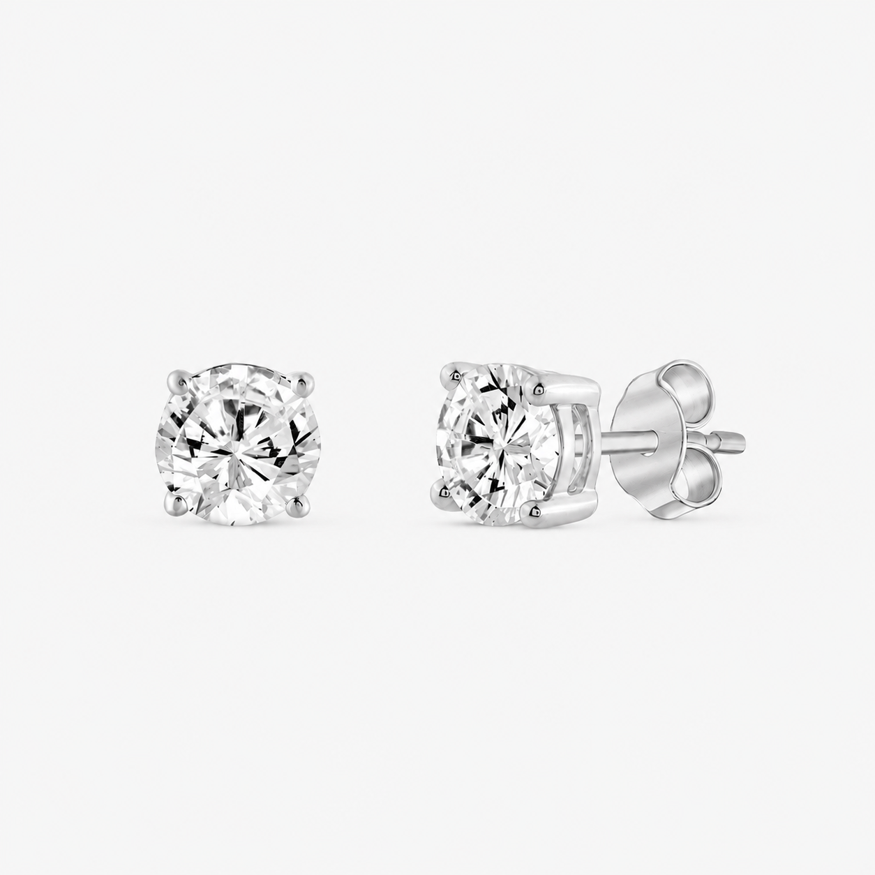 Stud Earrings in 18K White Gold